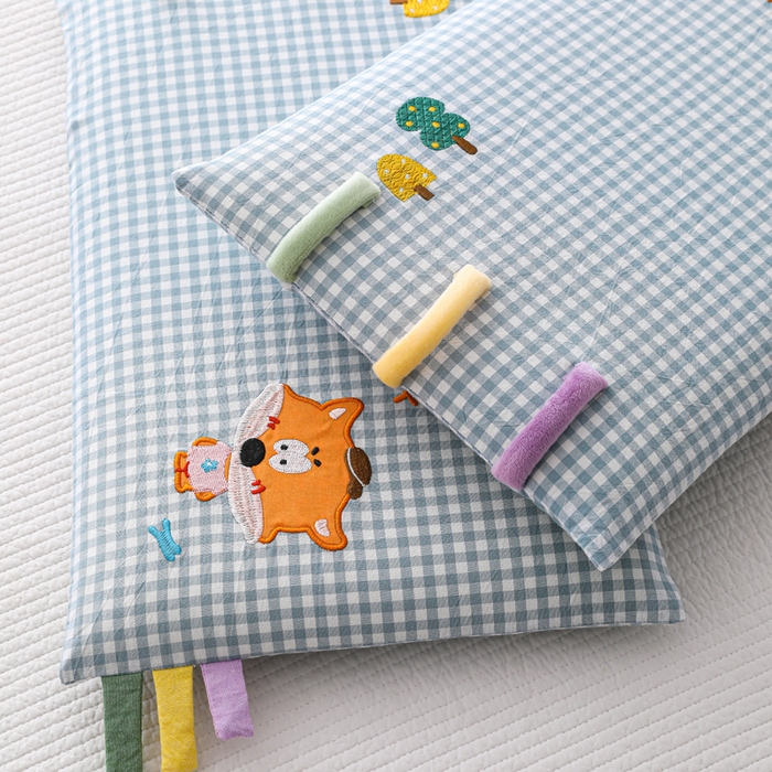 91家纺网 家纺一手货源 找家纺 织布人 2026新款枕芯全棉彩虹条可拆洗幼儿园儿童枕头学生宿舍专用枕套+枕芯 全棉彩虹条-森林小狐狸