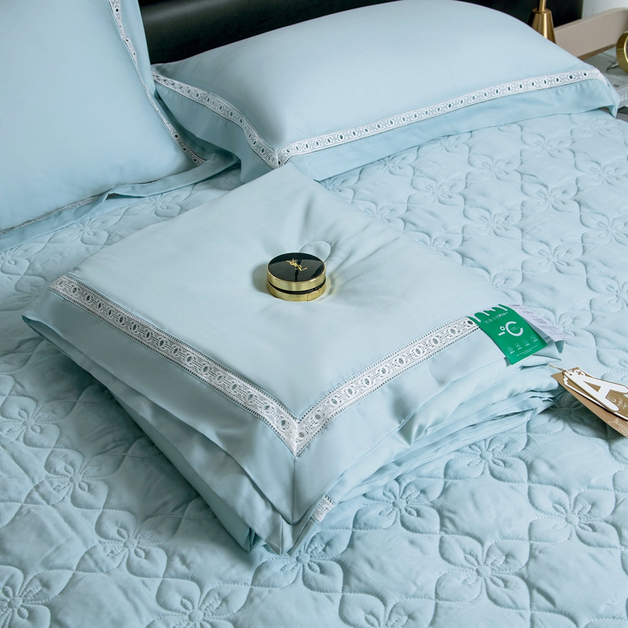 91家纺网 家纺一手货源 找家纺 三俏家纺 2026新款60支兰精天丝A类镂空床盖款夏被四件套纯色20％大豆蛋白【包质检】 海盐蓝