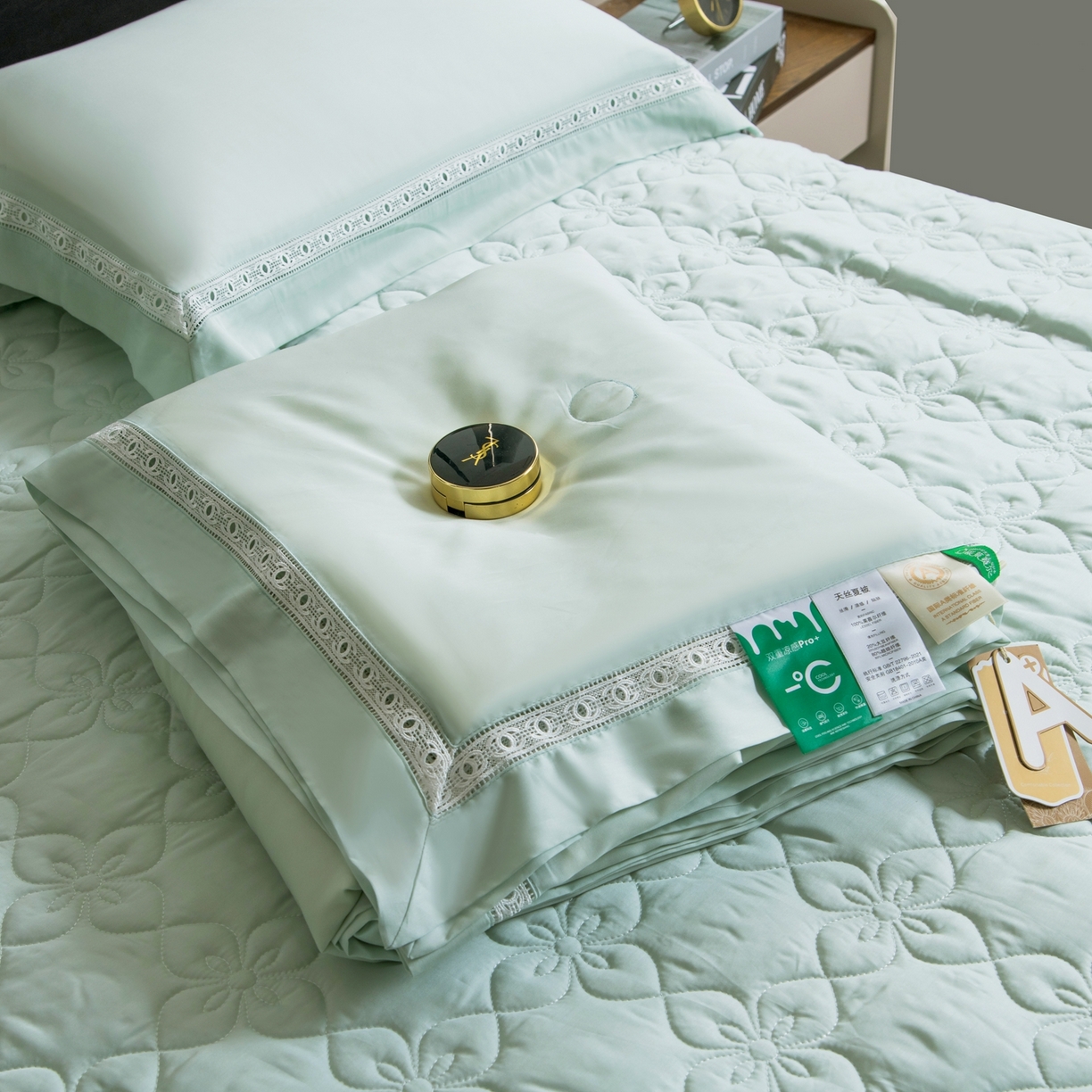 91家纺网 家纺一手货源 找家纺 三俏家纺 2026新款60支兰精天丝A类镂空床盖款夏被四件套纯色20％大豆蛋白【包质检】 薄荷绿