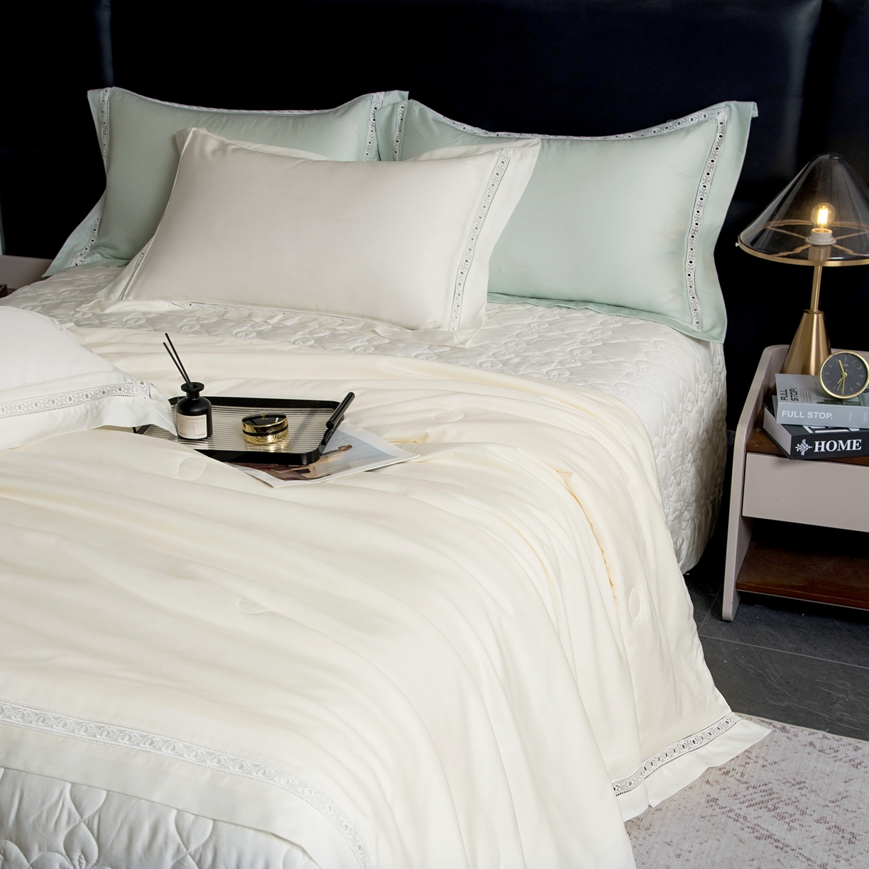 91家纺网 家纺一手货源 找家纺 三俏家纺 2026新款60支兰精天丝A类镂空床盖款夏被四件套纯色20％大豆蛋白【包质检】 奶芙白