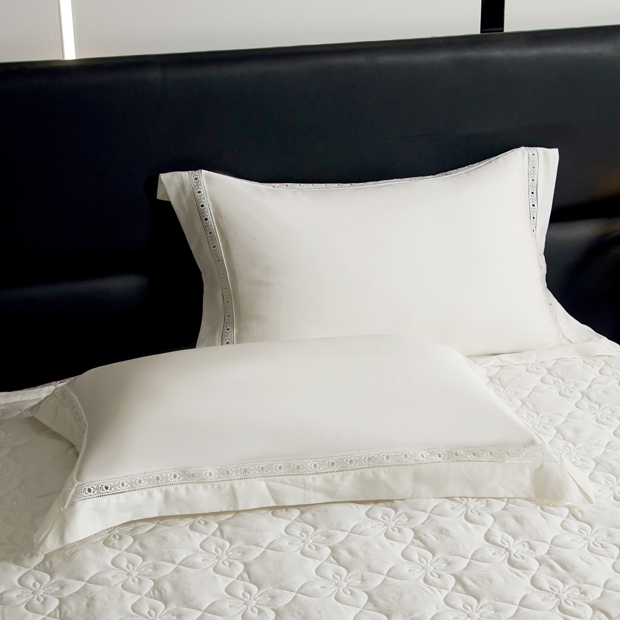 91家纺网 家纺一手货源 找家纺 三俏家纺 2026新款60支兰精天丝A类镂空床盖款夏被四件套纯色20％大豆蛋白【包质检】 奶芙白