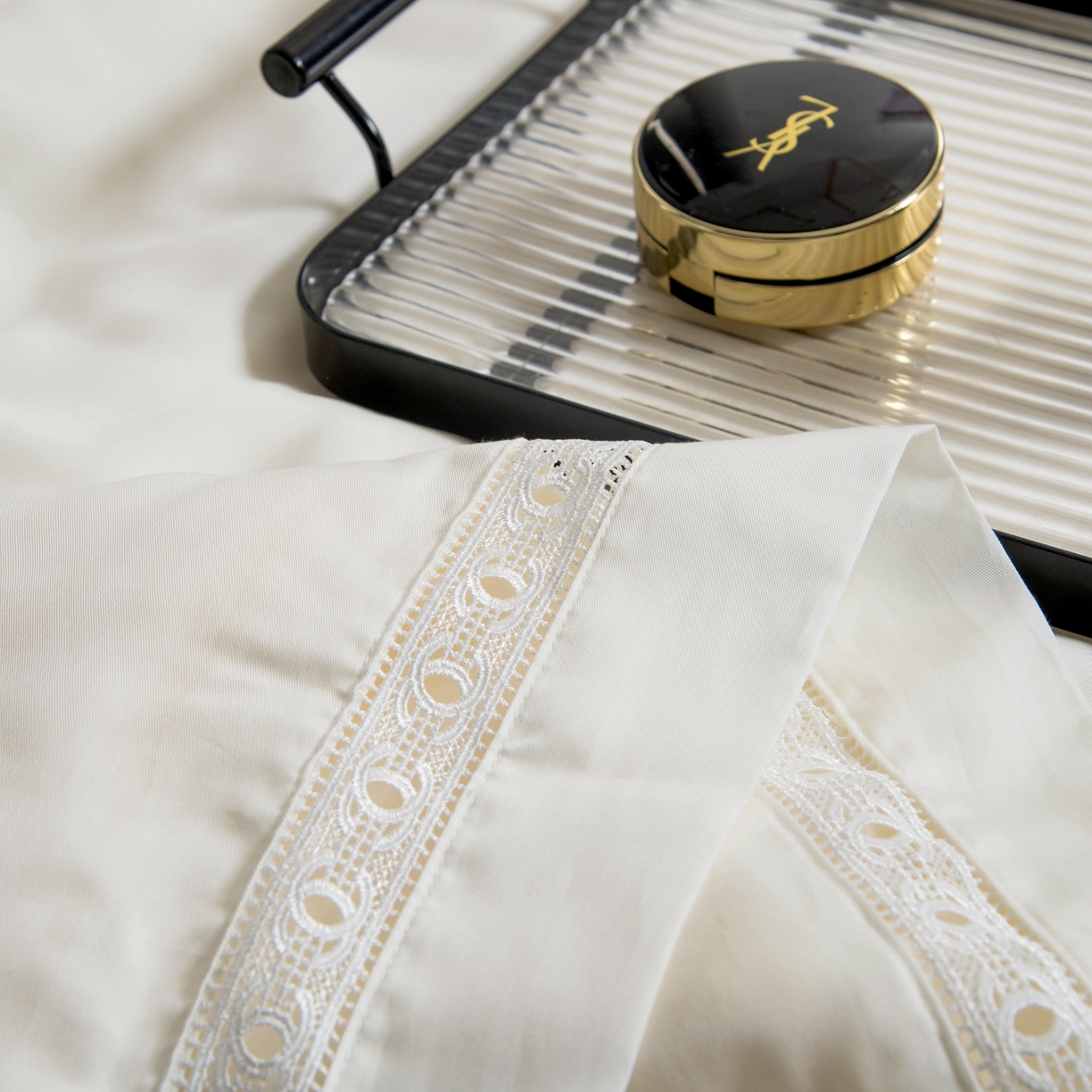 91家纺网 家纺一手货源 找家纺 三俏家纺 2026新款60支兰精天丝A类镂空床盖款夏被四件套纯色20％大豆蛋白【包质检】 奶芙白