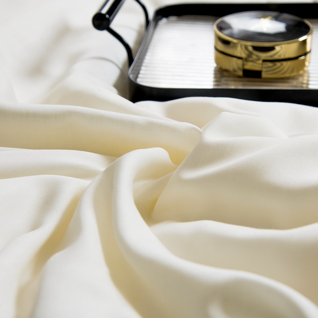 91家纺网 家纺一手货源 找家纺 三俏家纺 2026新款60支兰精天丝A类镂空床盖款夏被四件套纯色20％大豆蛋白【包质检】 奶芙白