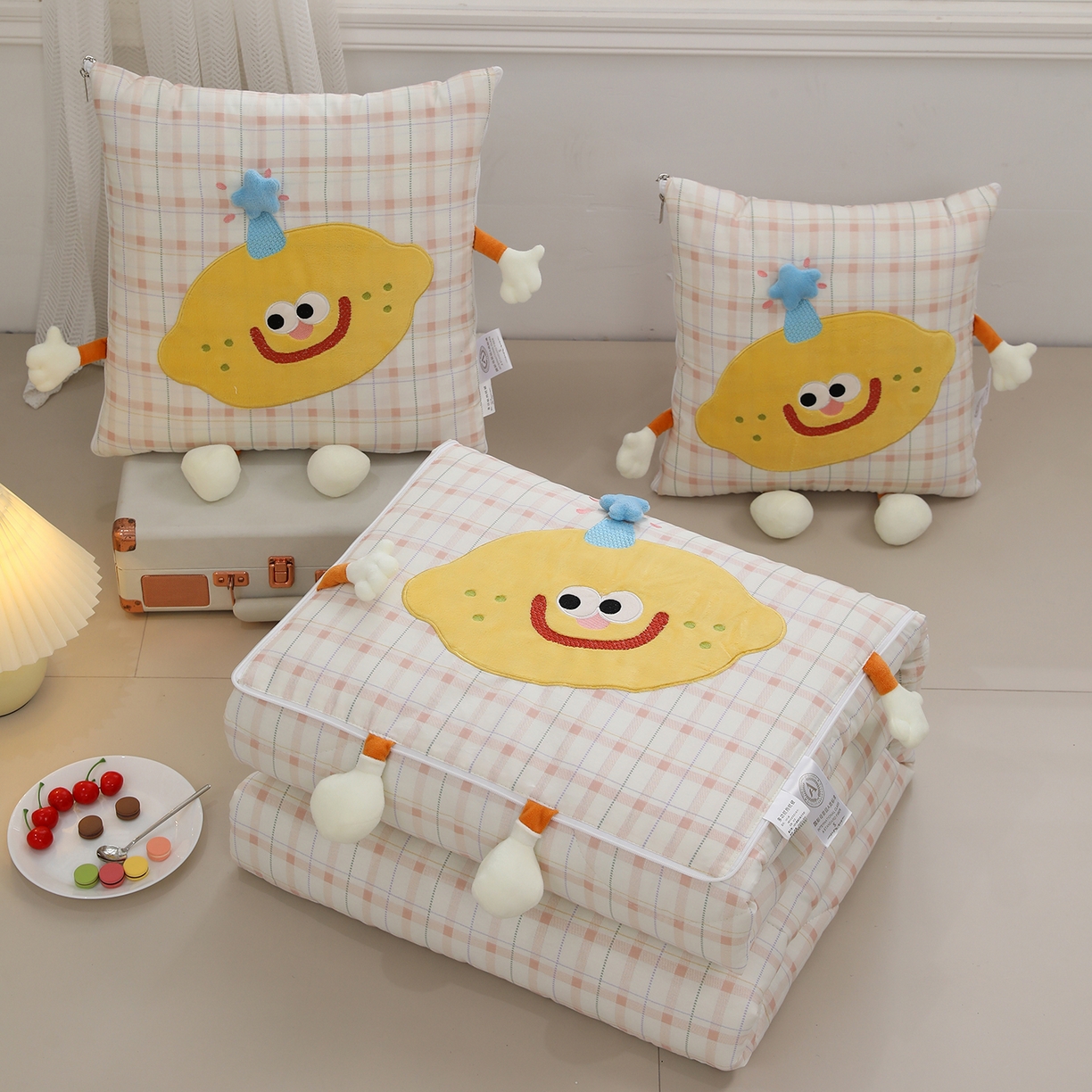 91家纺网 家纺一手货源 找家纺 （总）照世家纺 2026新款多功能抱枕被-芒里偷闲