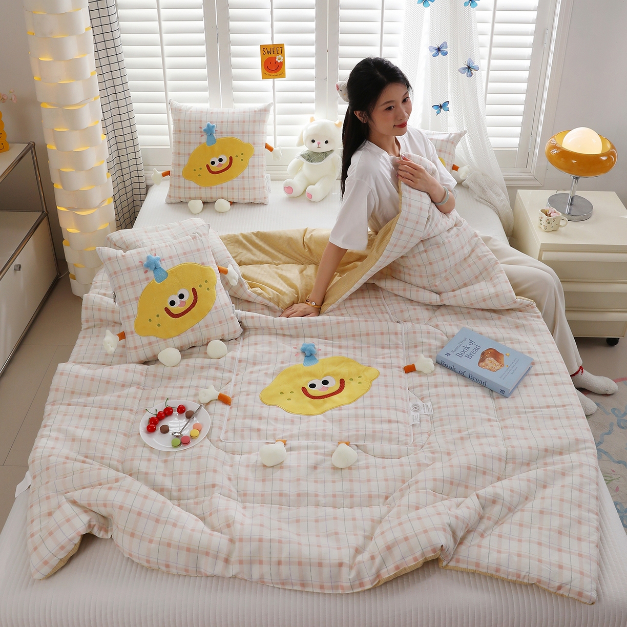 91家纺网 家纺一手货源 找家纺 照世家纺 2026新款多功能抱枕被-芒里偷闲 浅薇安