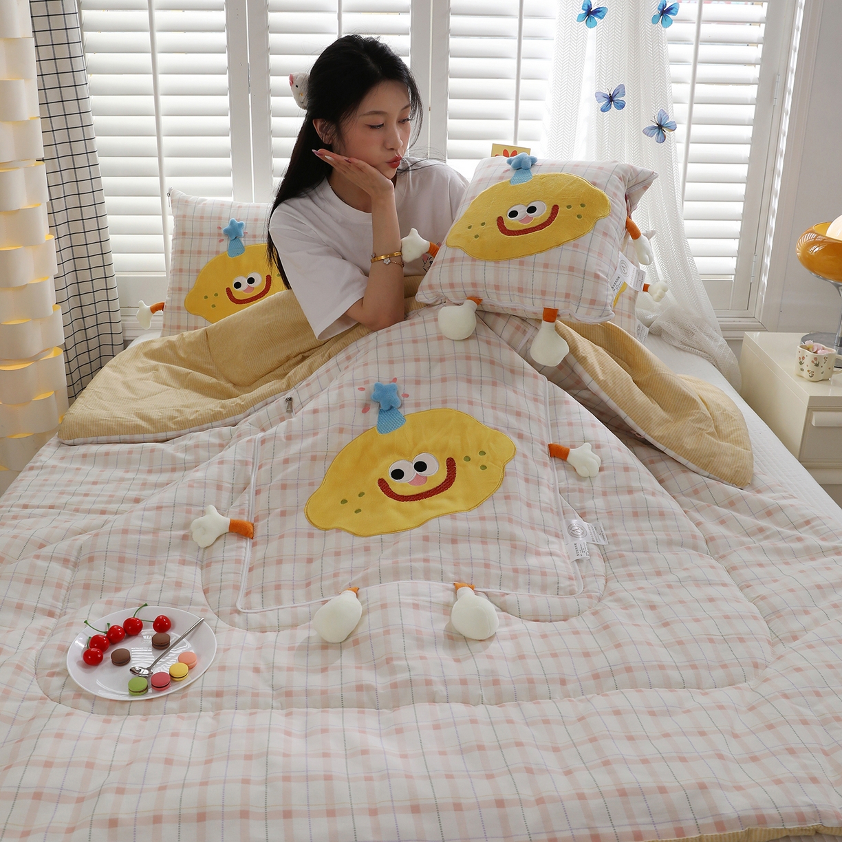 91家纺网 家纺一手货源 找家纺 照世家纺 2026新款多功能抱枕被-芒里偷闲 浅薇安