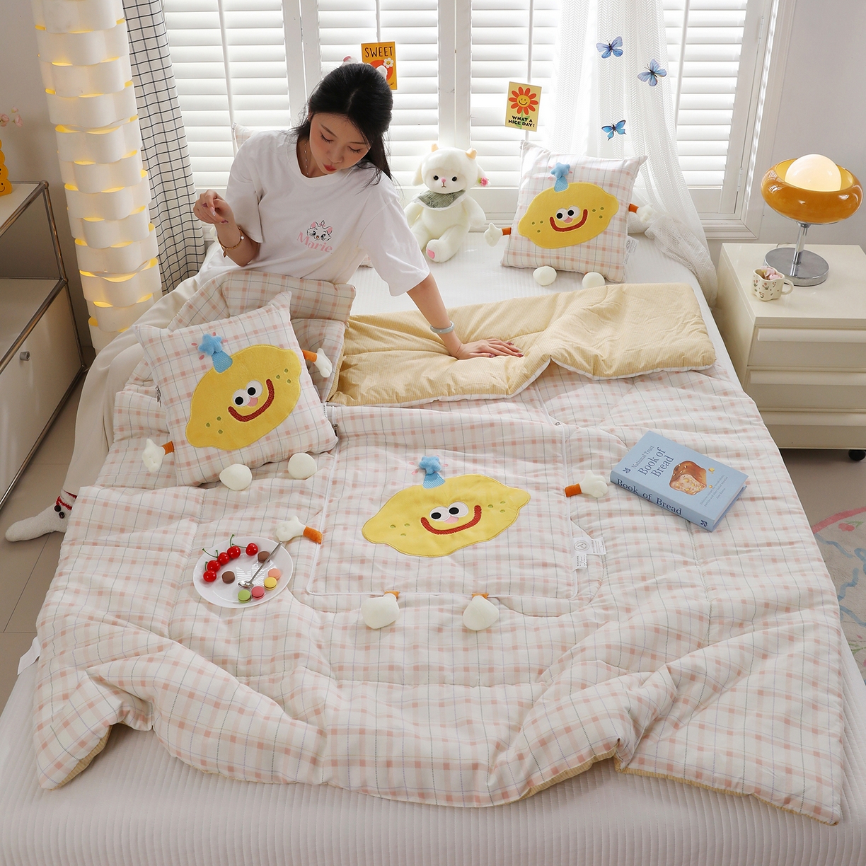 91家纺网 家纺一手货源 找家纺 照世家纺 2026新款多功能抱枕被-芒里偷闲 浅薇安