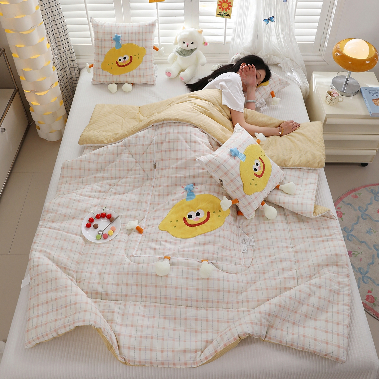 91家纺网 家纺一手货源 找家纺 照世家纺 2026新款多功能抱枕被-芒里偷闲 浅薇安