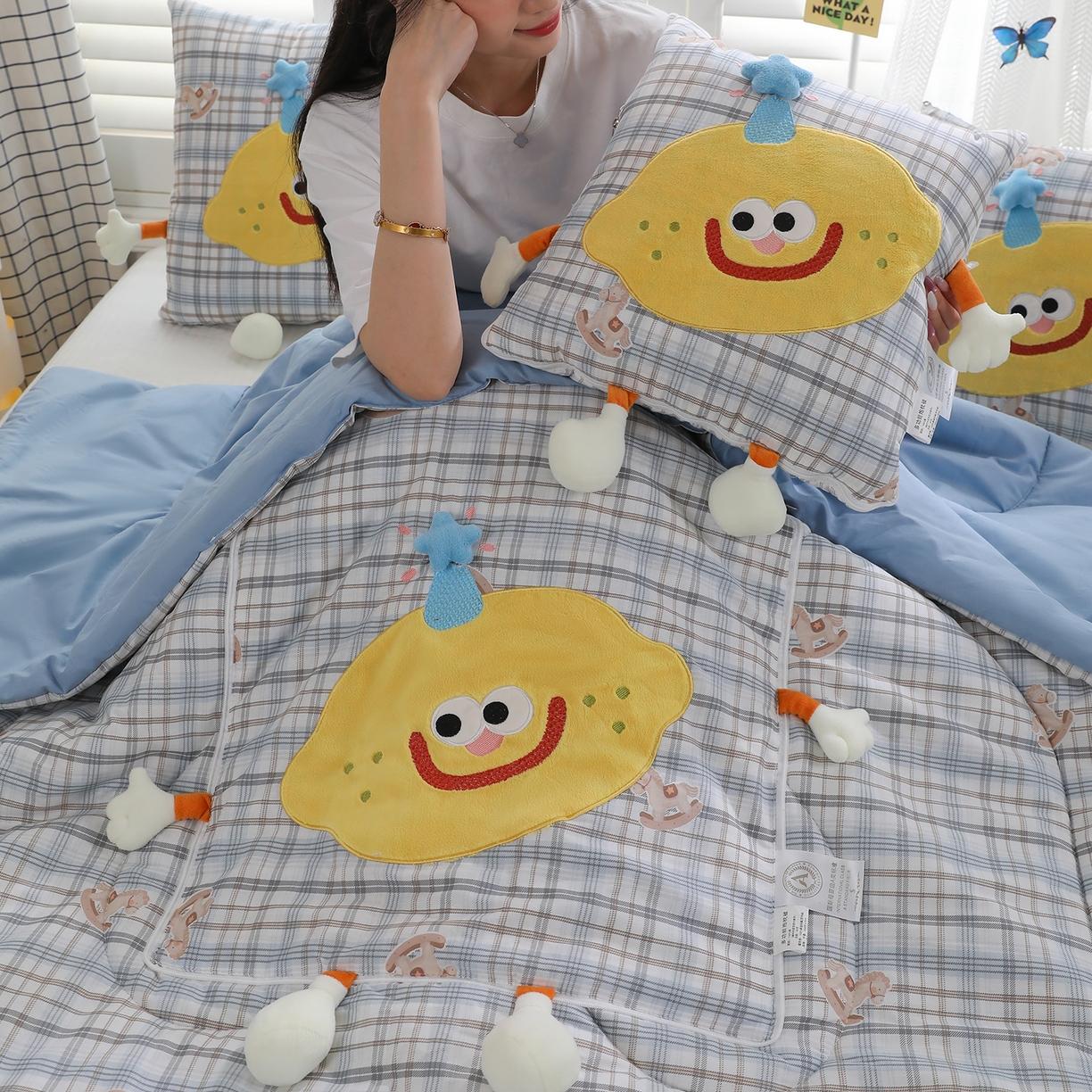 91家纺网 家纺一手货源 找家纺 照世家纺 2026新款多功能抱枕被-芒里偷闲 木马格