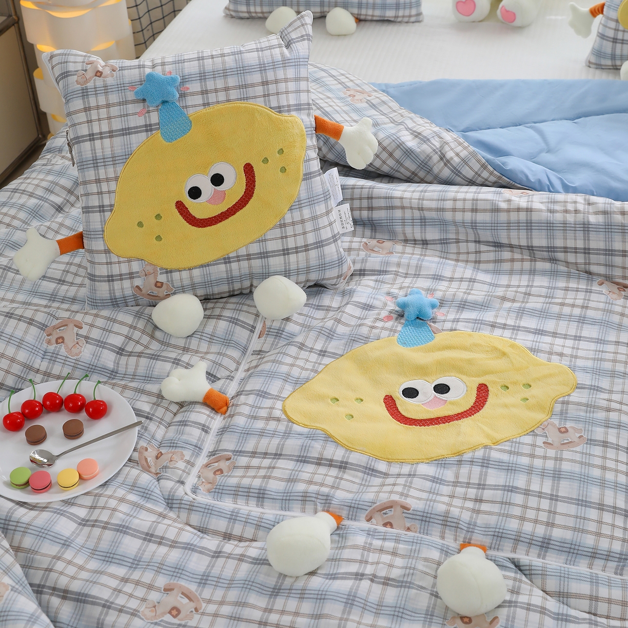 91家纺网 家纺一手货源 找家纺 照世家纺 2026新款多功能抱枕被-芒里偷闲 木马格