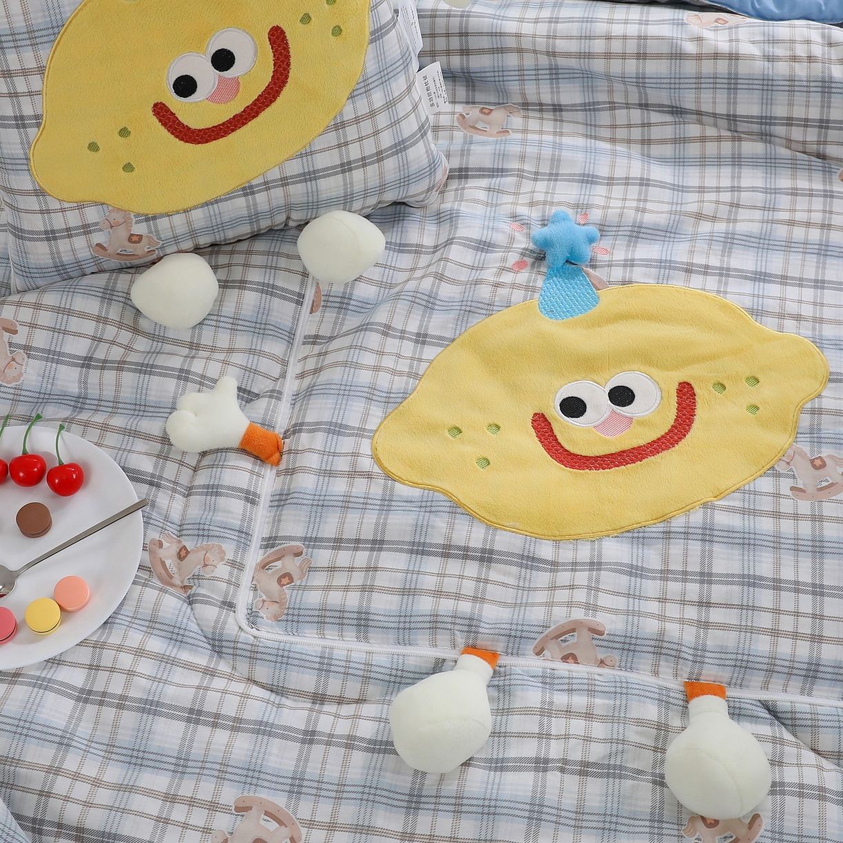 91家纺网 家纺一手货源 找家纺 照世家纺 2026新款多功能抱枕被-芒里偷闲 木马格