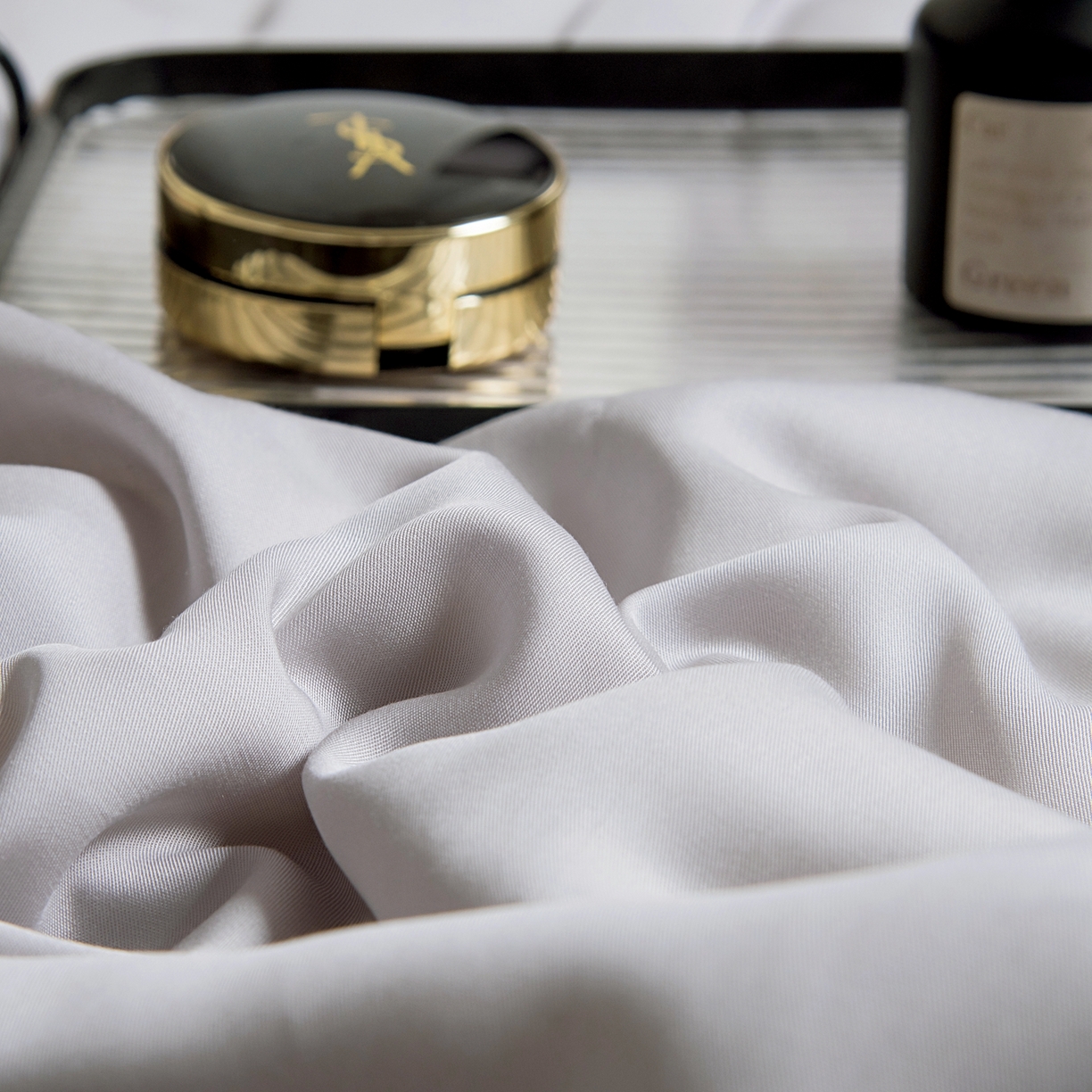 91家纺网 家纺一手货源 找家纺 三俏家纺 2026新款60支兰精天丝A类镂空床盖款夏被四件套纯色20％大豆蛋白【包质检】 暮云灰