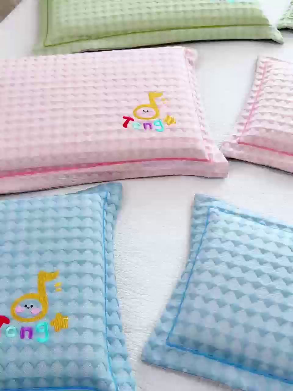 91家纺网 家纺一手货源 找家纺 织布人 2026新款枕芯夏季凉感可拆洗幼儿园儿童枕头学生宿舍专用枕套+枕芯 音乐凉感豆儿童枕-绿色