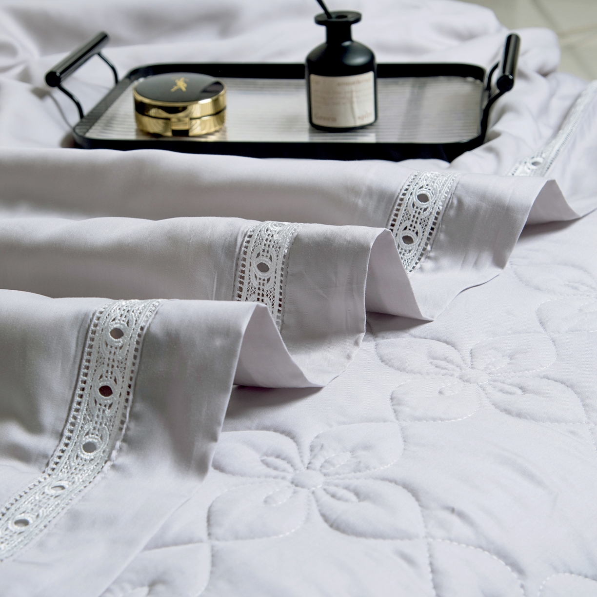 91家纺网 家纺一手货源 找家纺 三俏家纺 2026新款60支兰精天丝A类镂空床盖款夏被四件套纯色20％大豆蛋白【包质检】 暮云灰