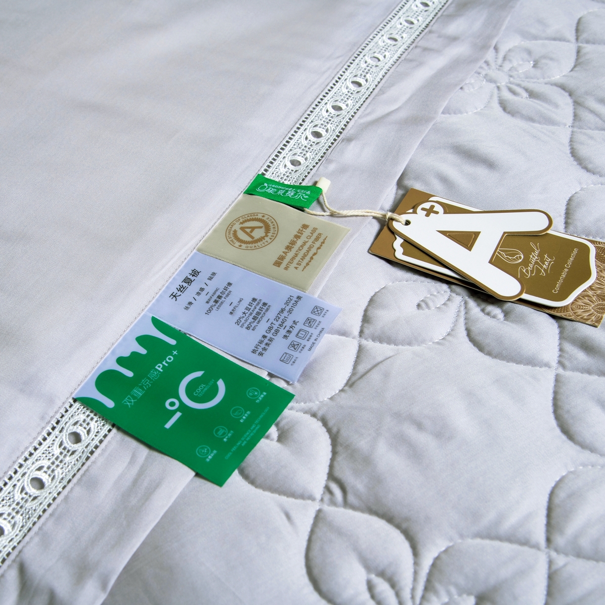 91家纺网 家纺一手货源 找家纺 三俏家纺 2026新款60支兰精天丝A类镂空床盖款夏被四件套纯色20％大豆蛋白【包质检】 暮云灰