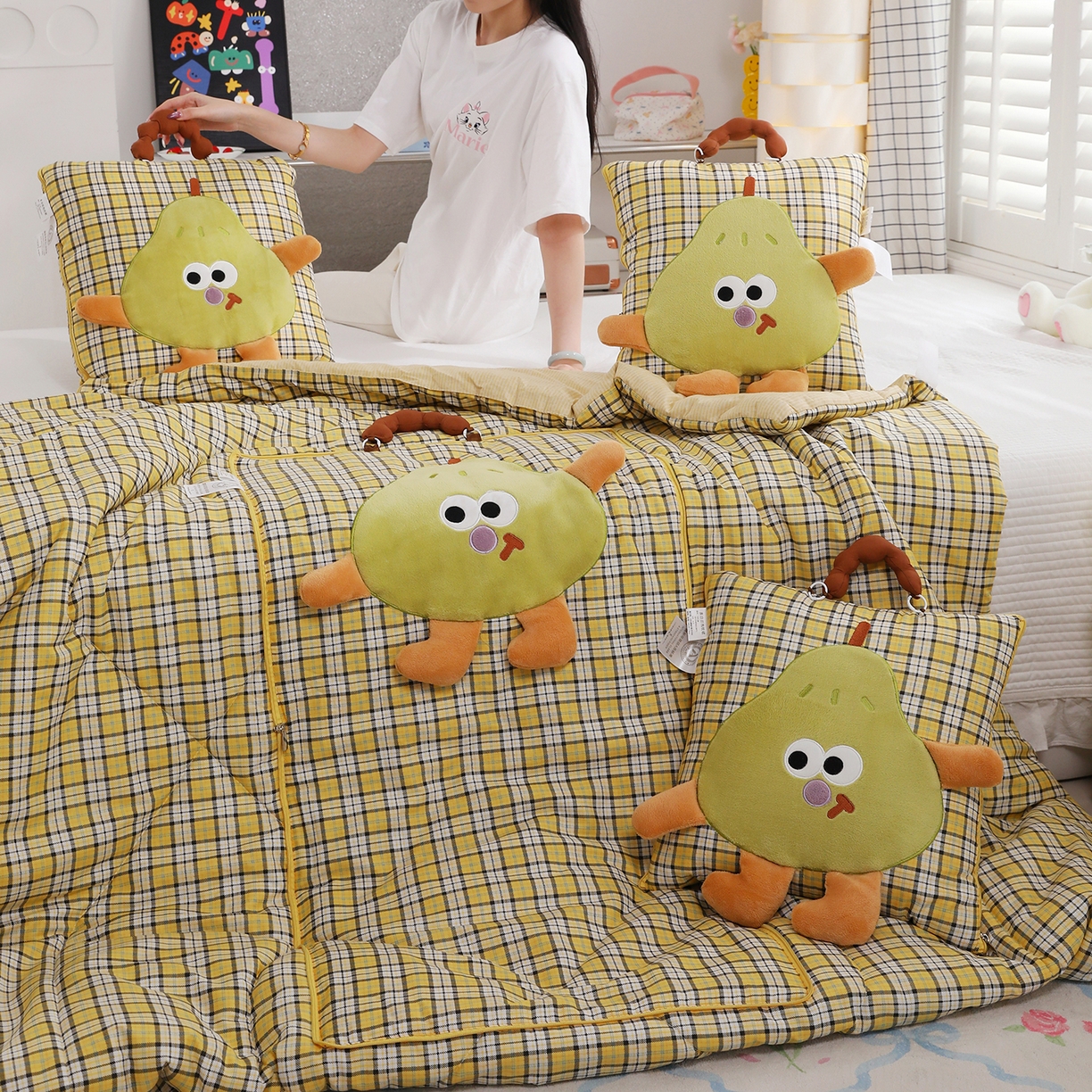 91家纺网 家纺一手货源 找家纺 （总）照世家纺 2026新款多功能手提式抱枕被-梨想成真