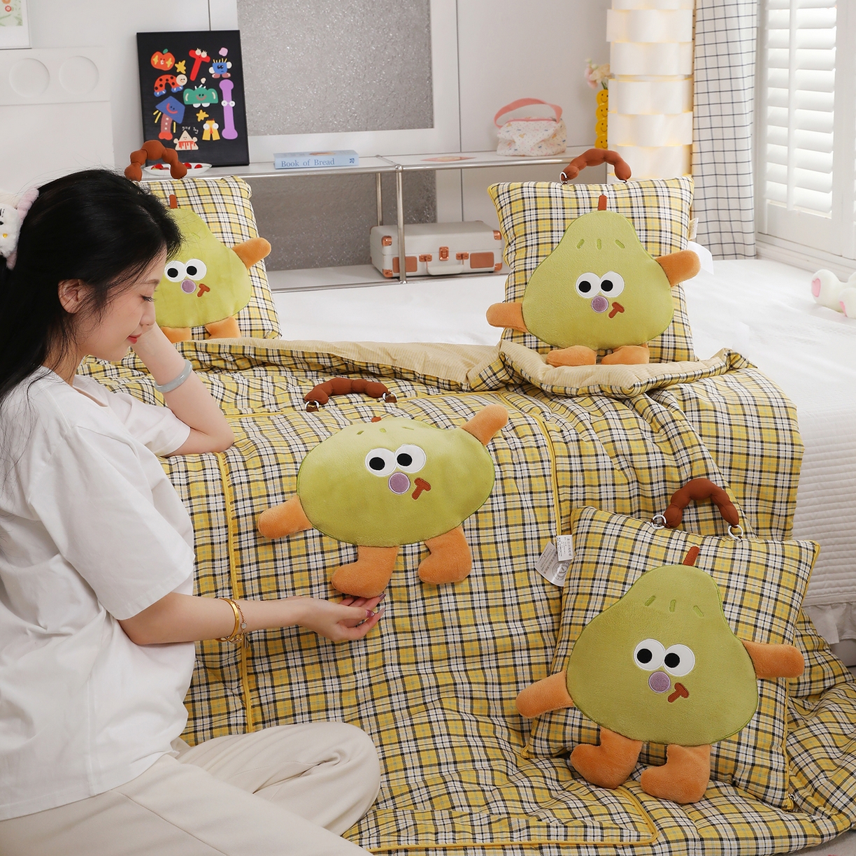 91家纺网 家纺一手货源 找家纺 （总）照世家纺 2026新款多功能手提式抱枕被-梨想成真