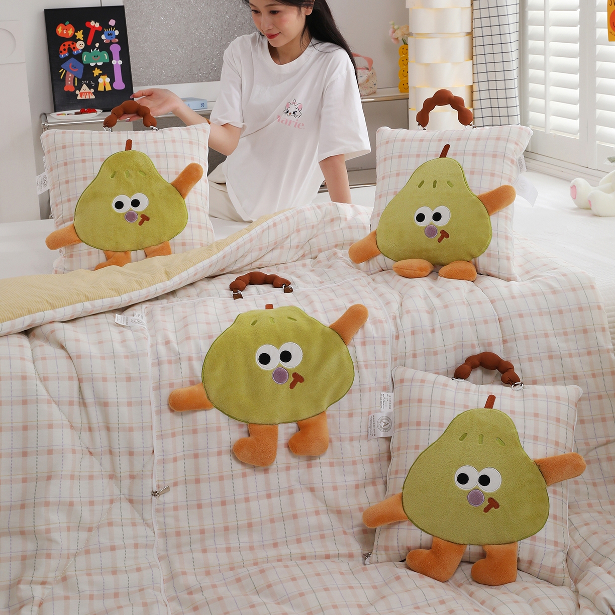 91家纺网 家纺一手货源 找家纺 照世家纺 2026新款多功能手提式抱枕被-梨想成真 浅薇安