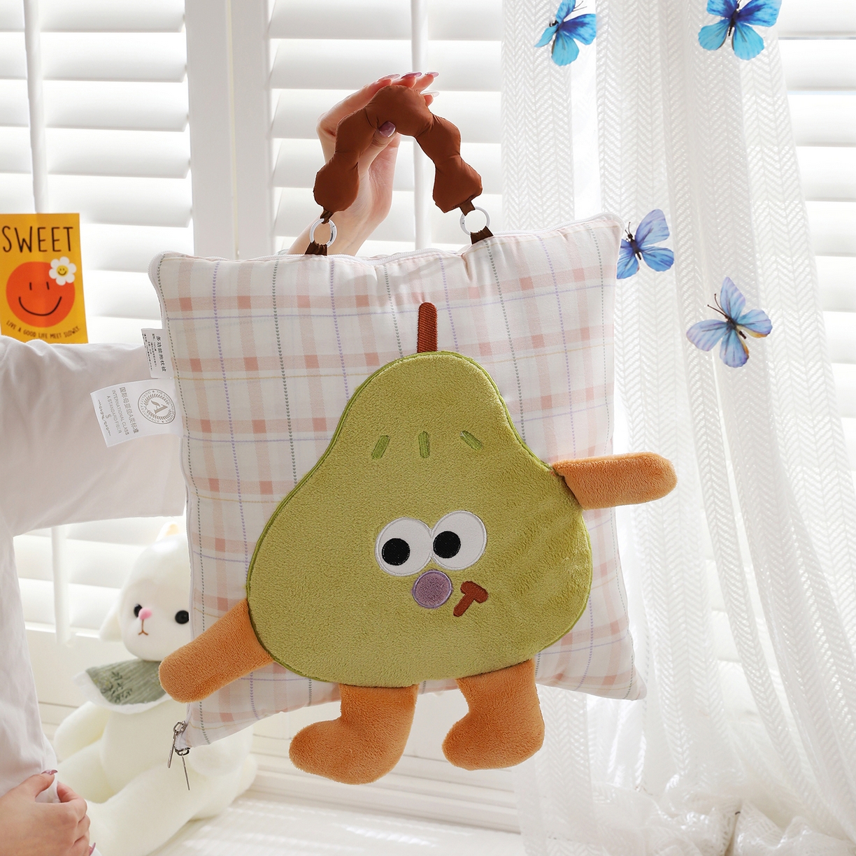 91家纺网 家纺一手货源 找家纺 照世家纺 2026新款多功能手提式抱枕被-梨想成真 浅薇安