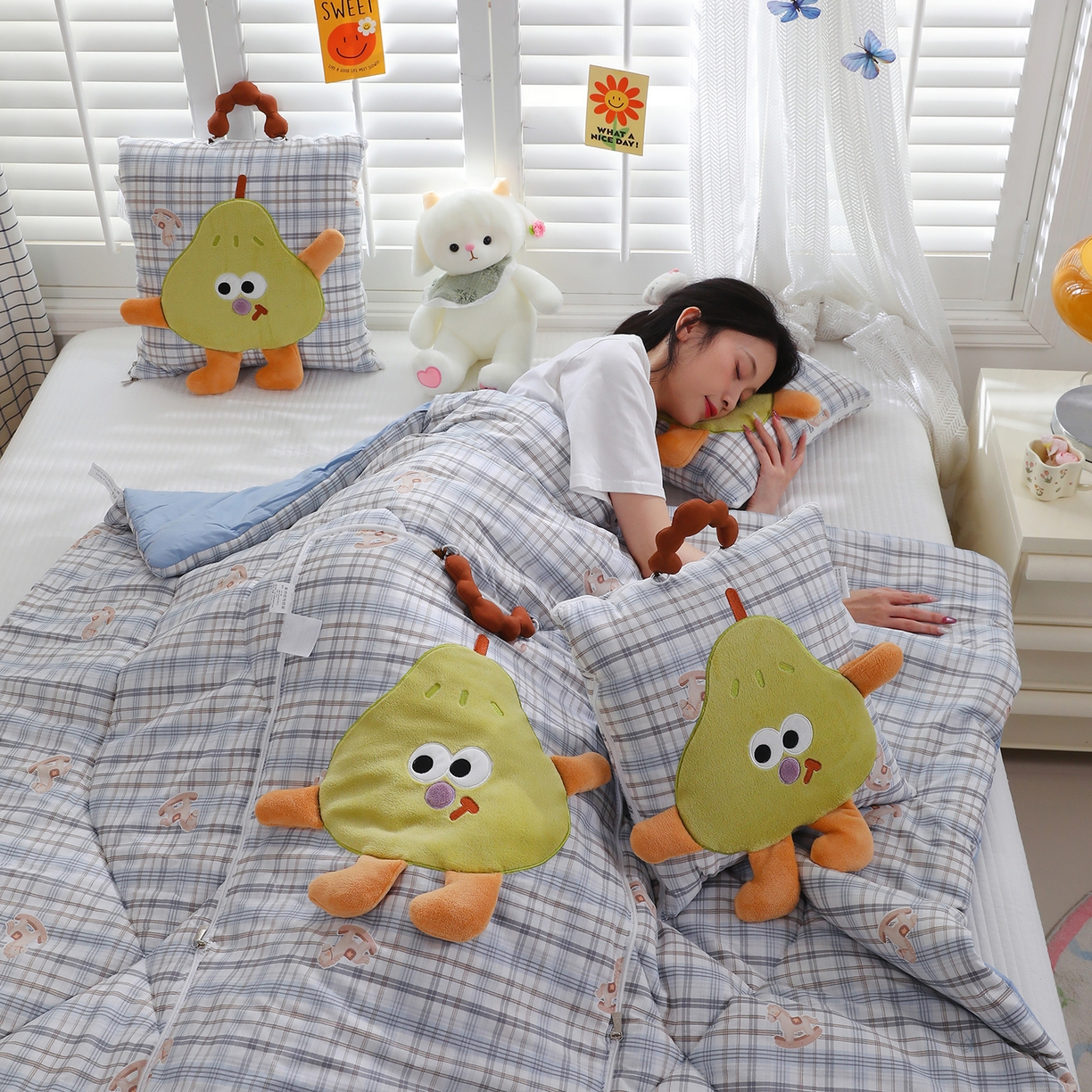 91家纺网 家纺一手货源 找家纺 照世家纺 2026新款多功能手提式抱枕被-梨想成真 木马格