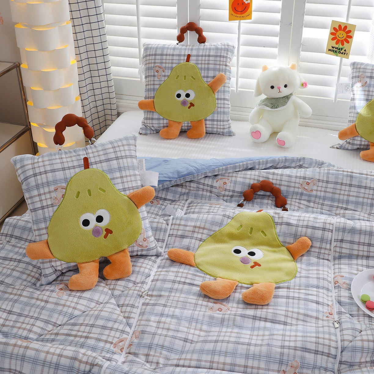 91家纺网 家纺一手货源 找家纺 照世家纺 2026新款多功能手提式抱枕被-梨想成真 木马格