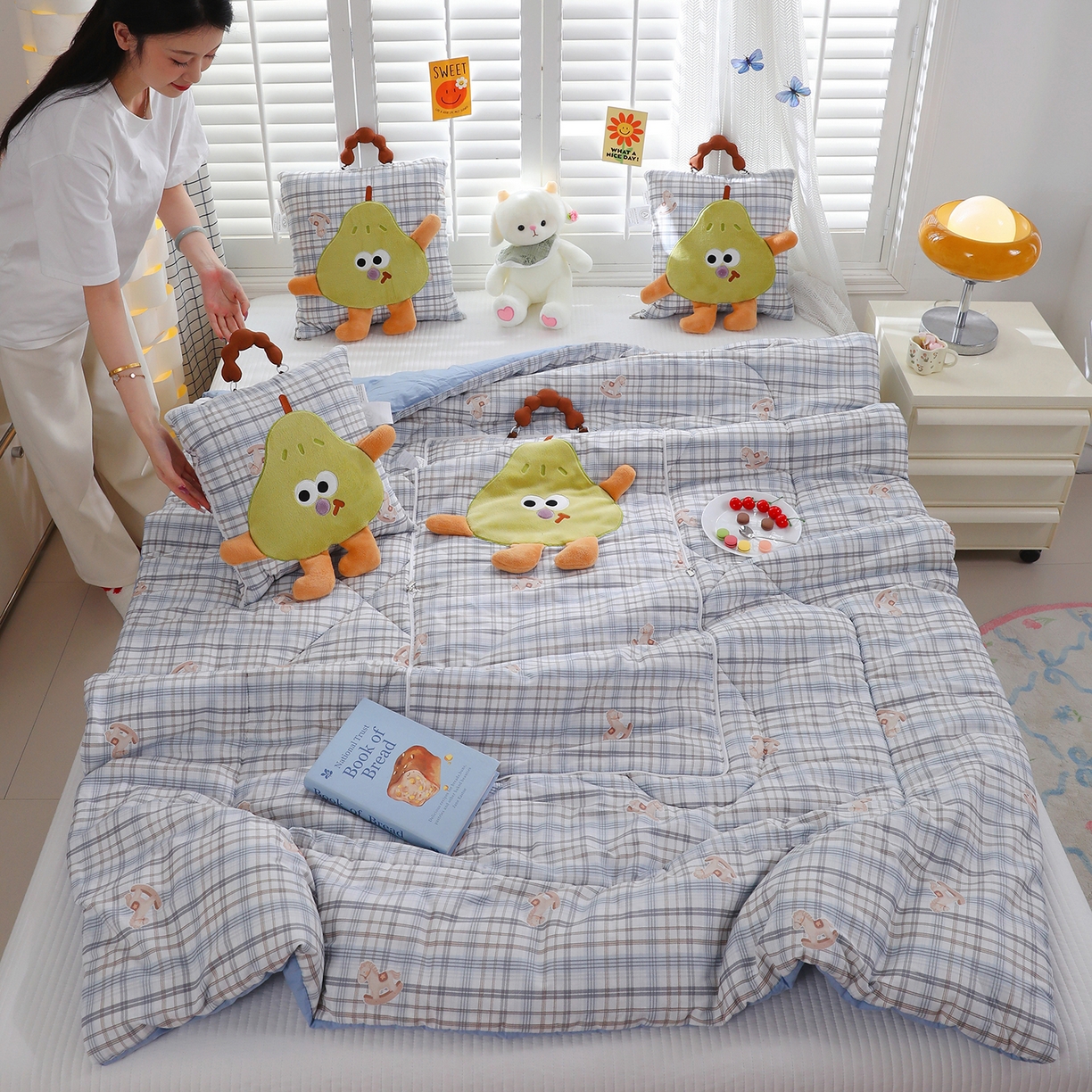 91家纺网 家纺一手货源 找家纺 照世家纺 2026新款多功能手提式抱枕被-梨想成真 木马格