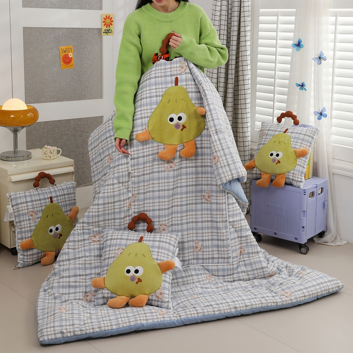 91家纺网 家纺一手货源 找家纺 照世家纺 2026新款多功能手提式抱枕被-梨想成真 木马格