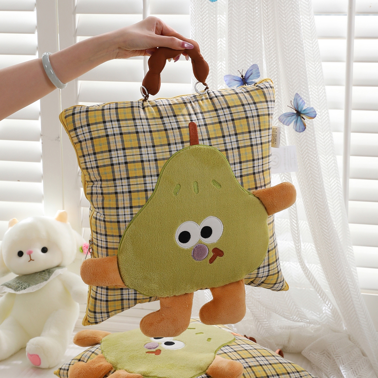 91家纺网 家纺一手货源 找家纺 照世家纺 2026新款多功能手提式抱枕被-梨想成真 和熙