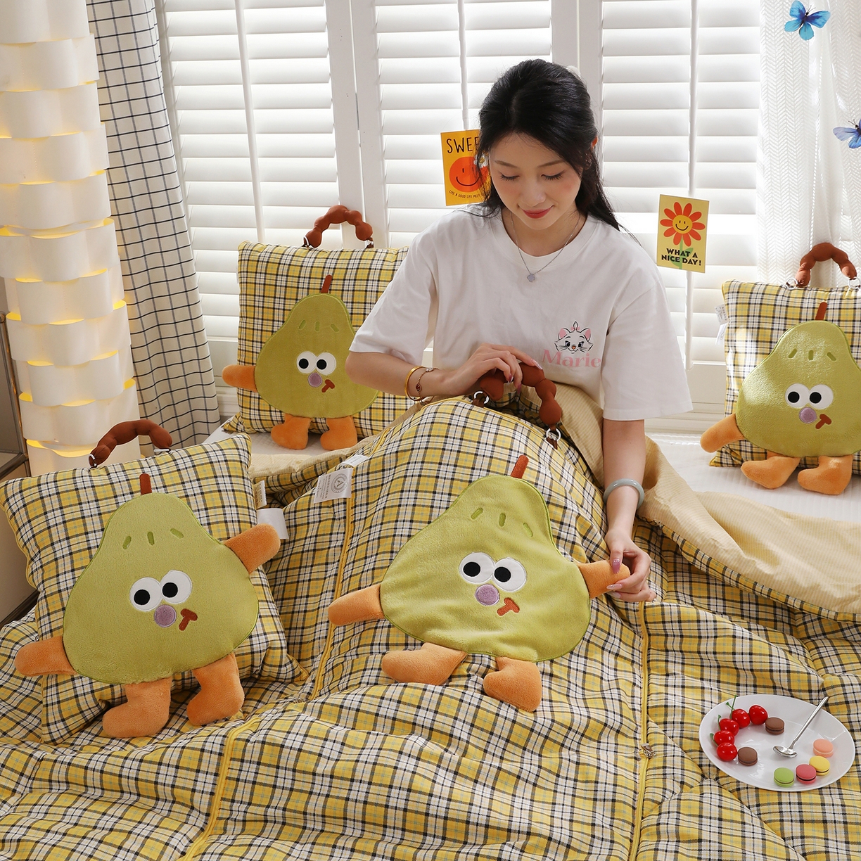 91家纺网 家纺一手货源 找家纺 照世家纺 2026新款多功能手提式抱枕被-梨想成真 和熙