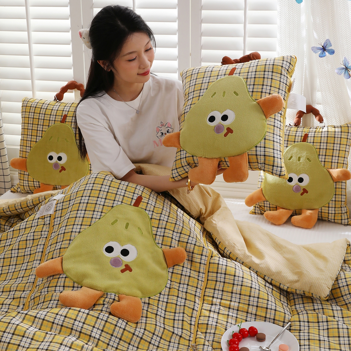 91家纺网 家纺一手货源 找家纺 （总）照世家纺 2026新款多功能手提式抱枕被-梨想成真