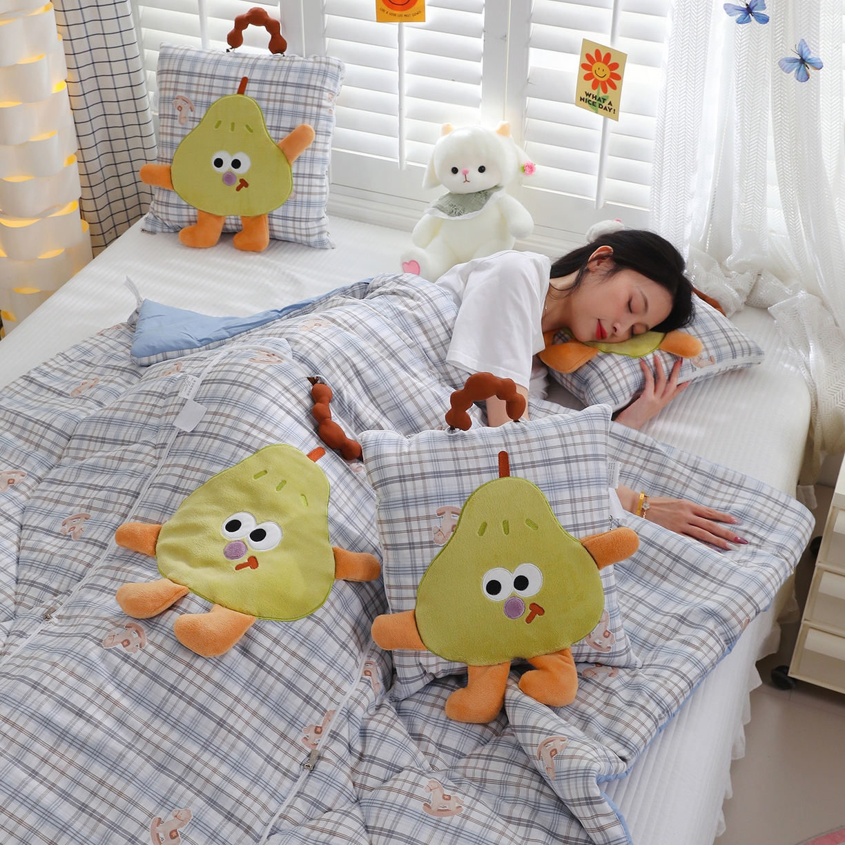 91家纺网 家纺一手货源 找家纺 照世家纺 2026新款多功能手提式抱枕被-梨想成真 木马格