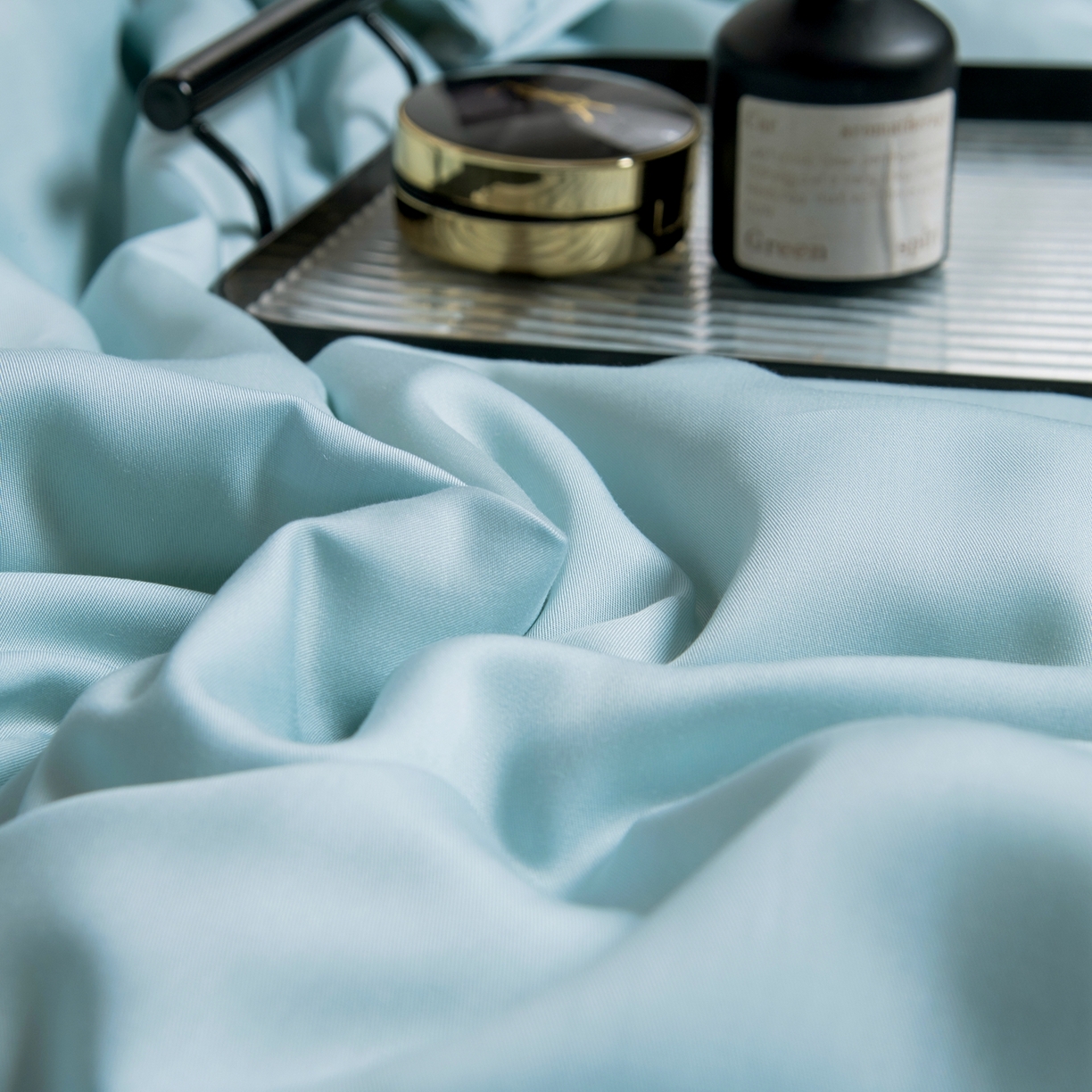 91家纺网 家纺一手货源 找家纺 三俏家纺 2026新款60支兰精天丝A类镂空床盖款夏被四件套纯色20％大豆蛋白【包质检】 海盐蓝