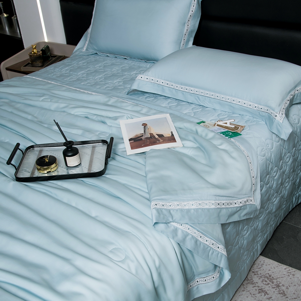 91家纺网 家纺一手货源 找家纺 三俏家纺 2026新款60支兰精天丝A类镂空床盖款夏被四件套纯色20％大豆蛋白【包质检】 海盐蓝