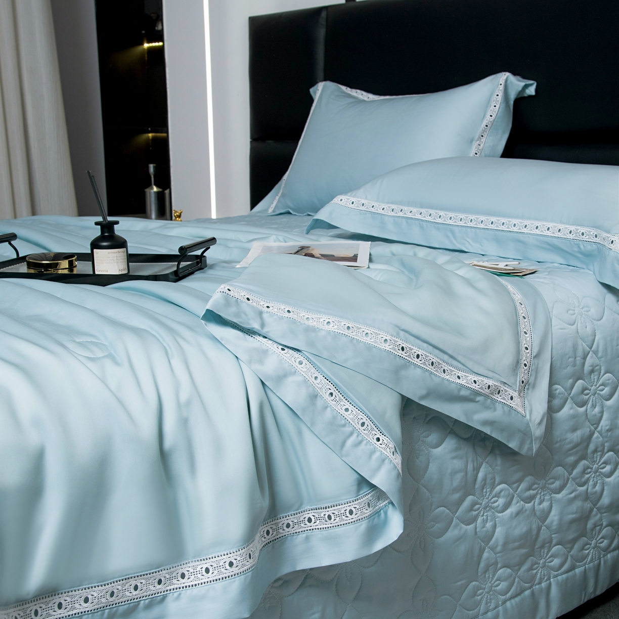 91家纺网 家纺一手货源 找家纺 三俏家纺 2026新款60支兰精天丝A类镂空床盖款夏被四件套纯色20％大豆蛋白【包质检】 海盐蓝