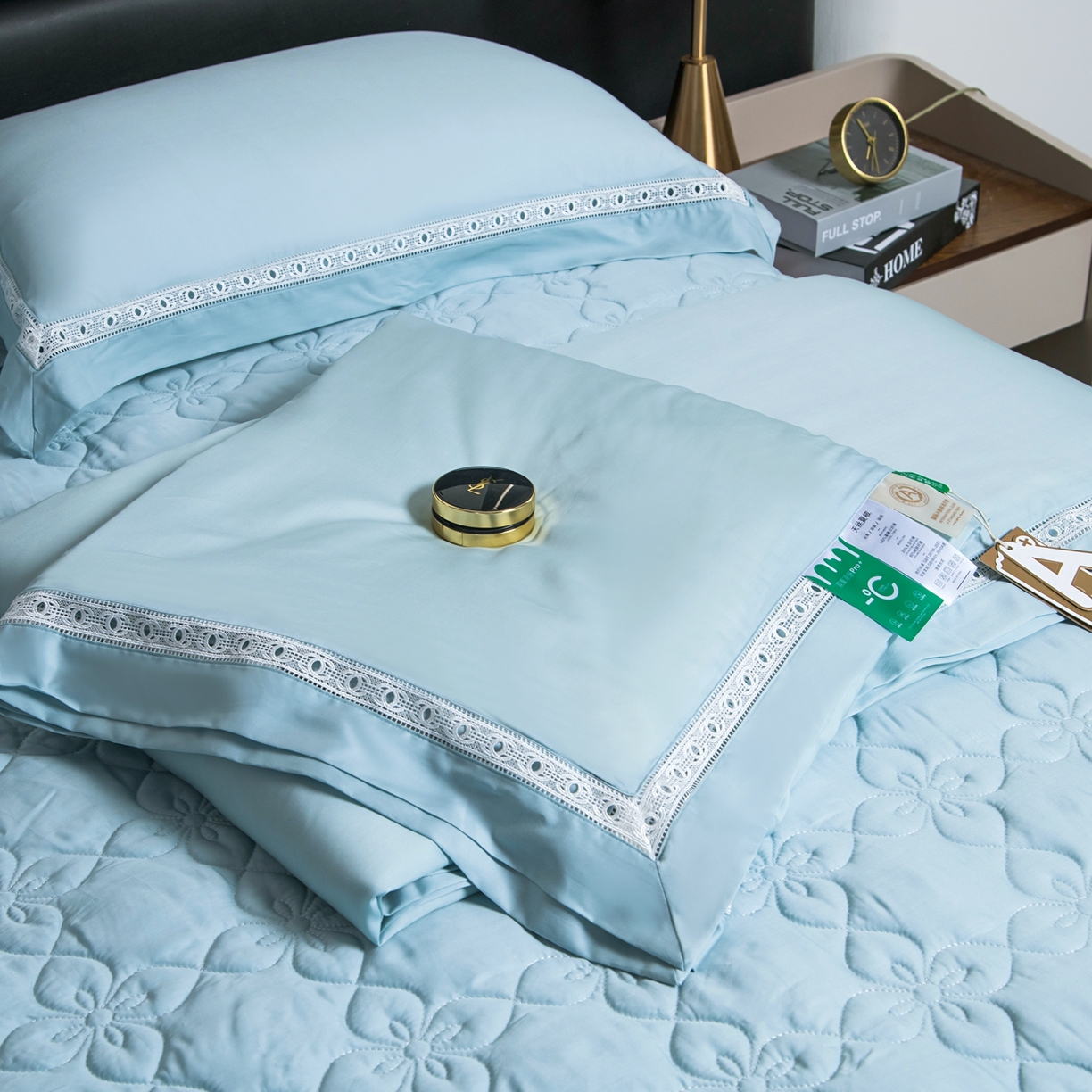 91家纺网 家纺一手货源 找家纺 三俏家纺 2026新款60支兰精天丝A类镂空床盖款夏被四件套纯色20％大豆蛋白【包质检】 海盐蓝