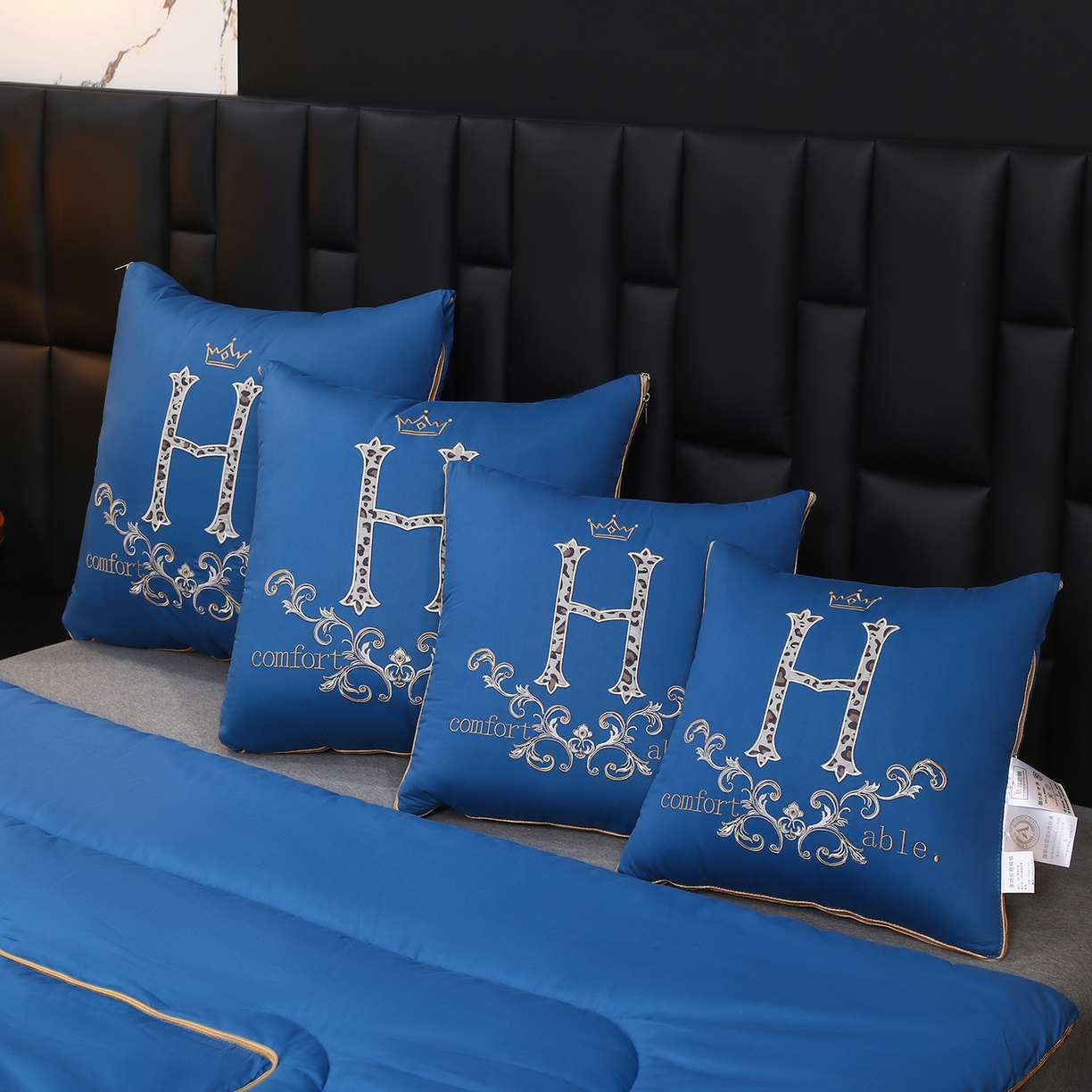 91家纺网 家纺一手货源 找家纺 照世家纺 2026新款全棉安逸H款抱枕被 孔雀蓝