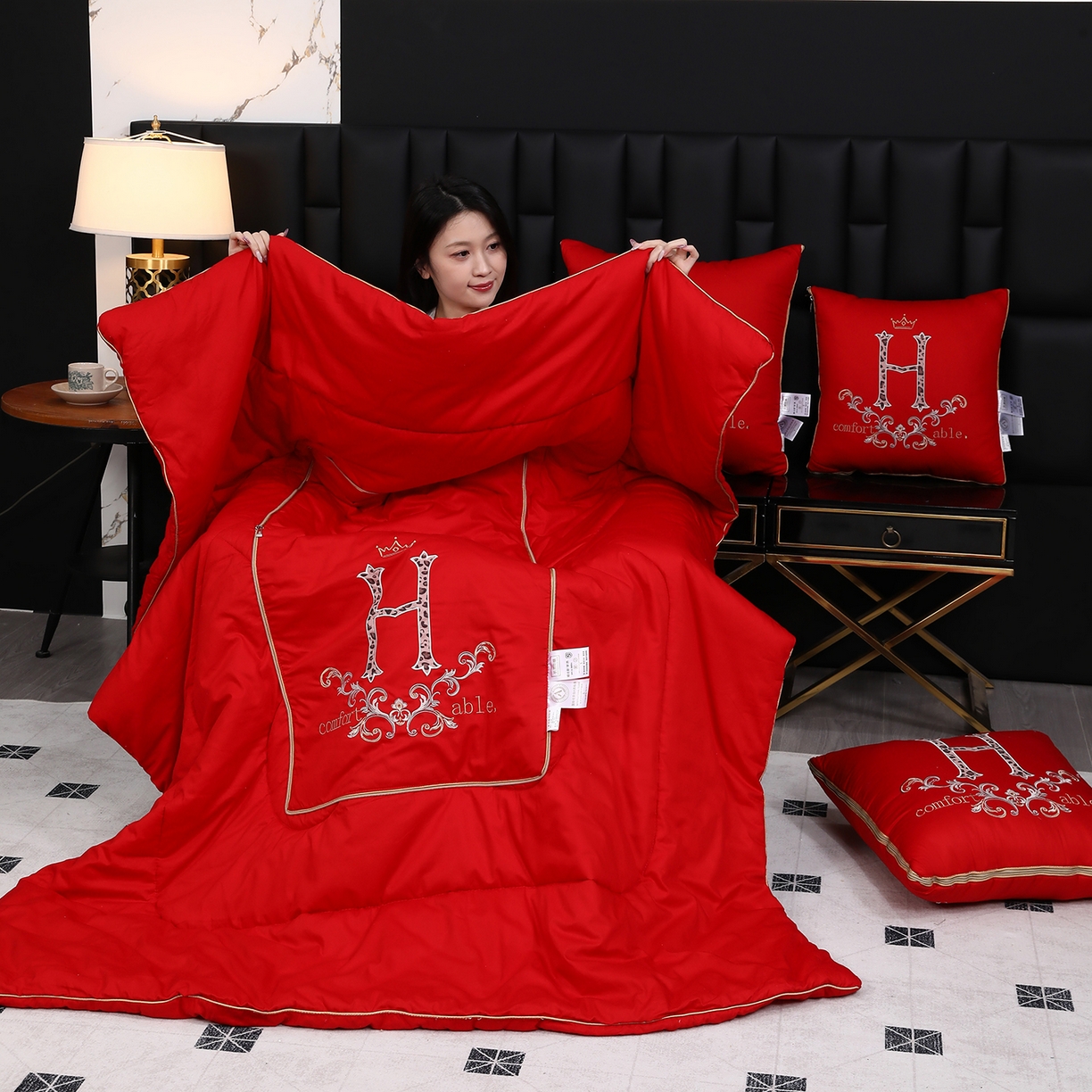 91家纺网 家纺一手货源 找家纺 照世家纺 2026新款全棉安逸H款抱枕被 大红