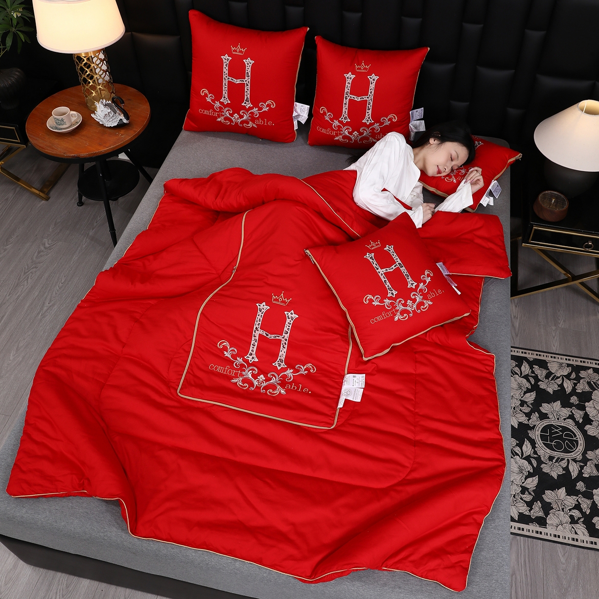 91家纺网 家纺一手货源 找家纺 照世家纺 2026新款全棉安逸H款抱枕被 大红