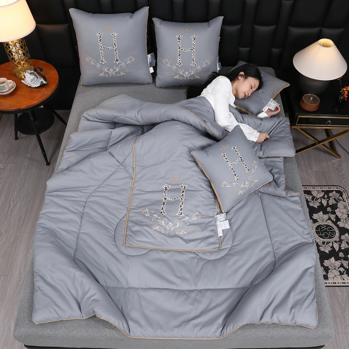 91家纺网 家纺一手货源 找家纺 照世家纺 2026新款全棉安逸H款抱枕被 浅灰