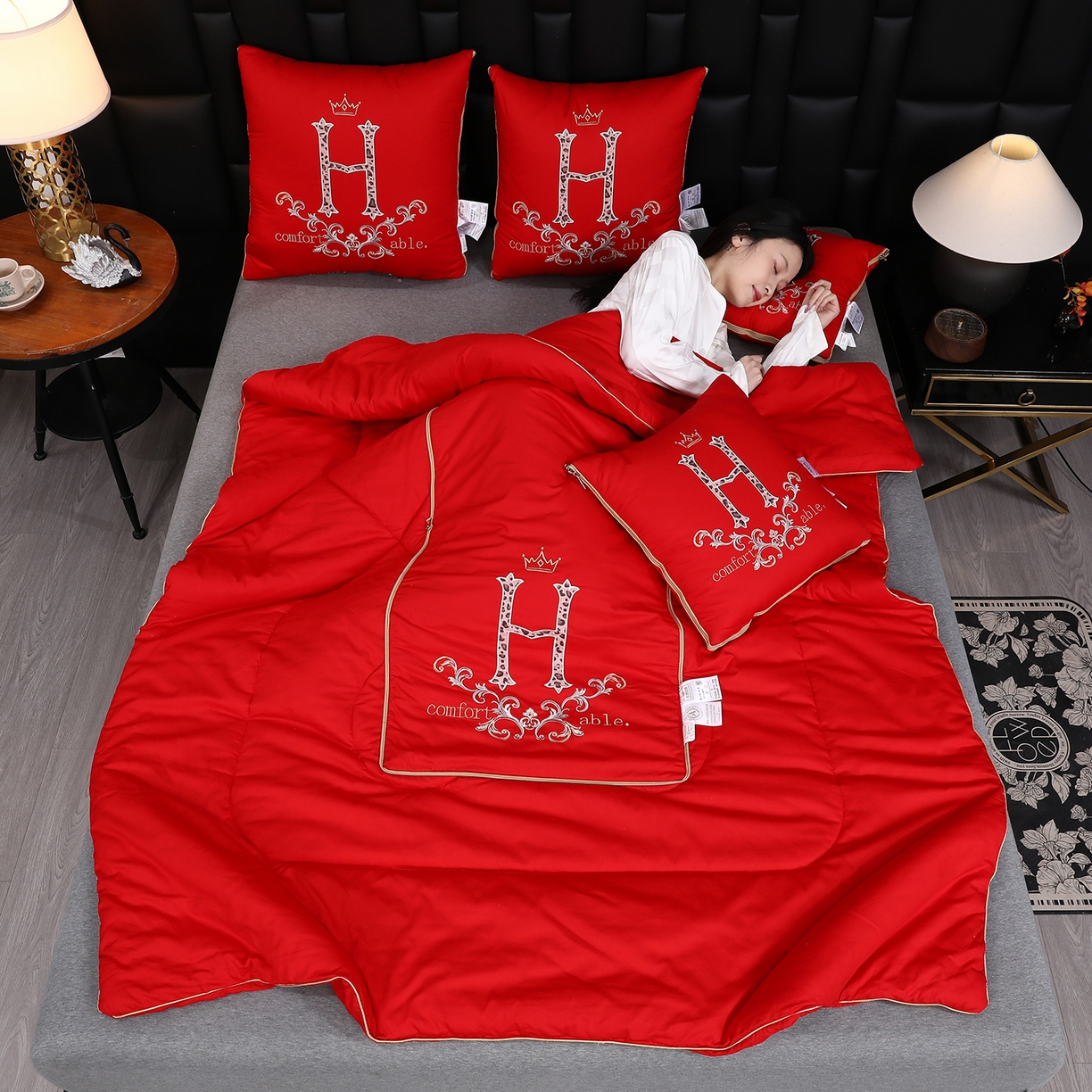 91家纺网 家纺一手货源 找家纺 照世家纺 2026新款全棉安逸H款抱枕被 大红