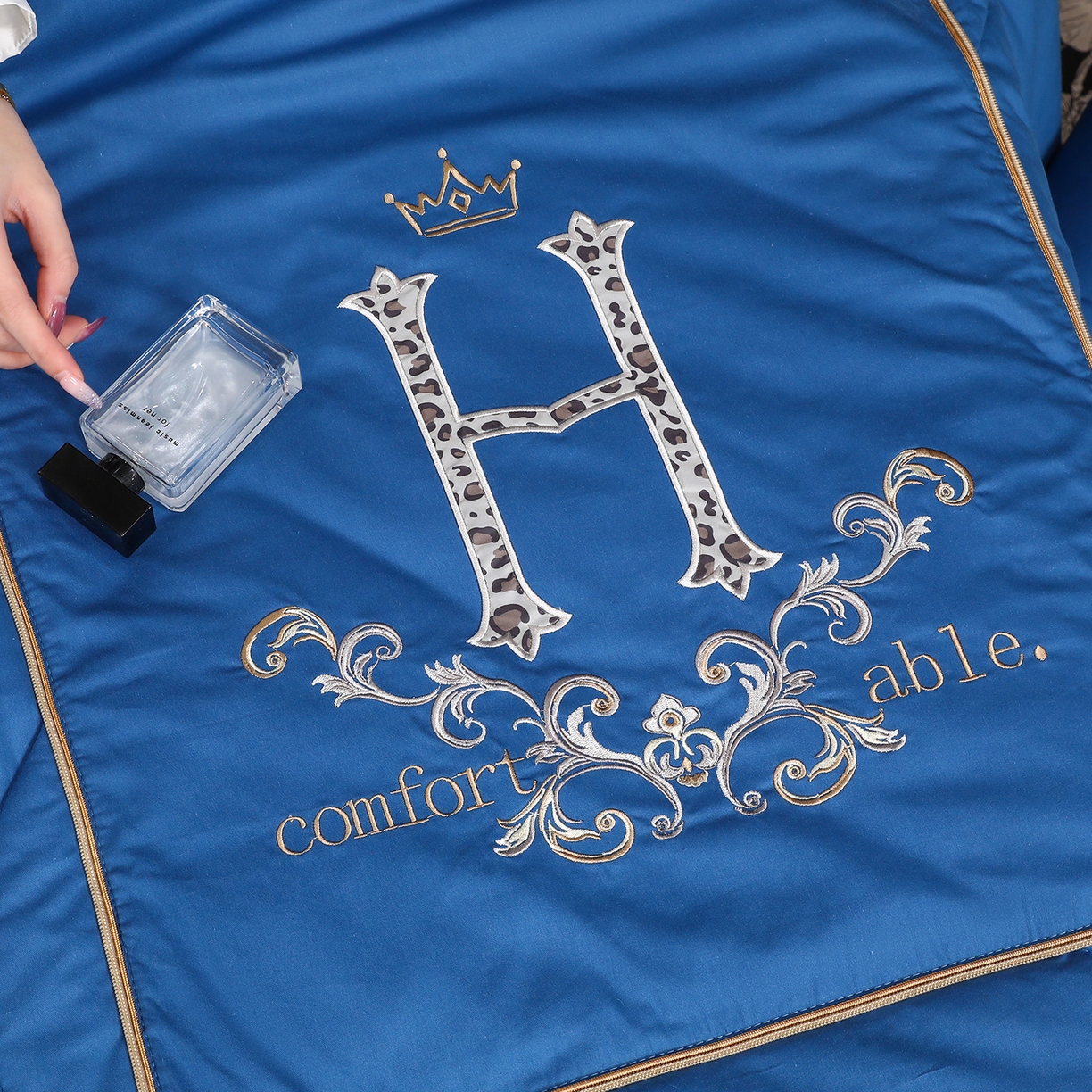 91家纺网 家纺一手货源 找家纺 （总）照世家纺 2026新款全棉安逸H款抱枕被