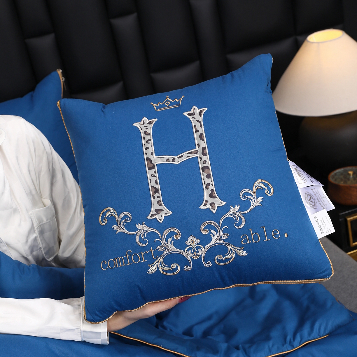 91家纺网 家纺一手货源 找家纺 （总）照世家纺 2026新款全棉安逸H款抱枕被