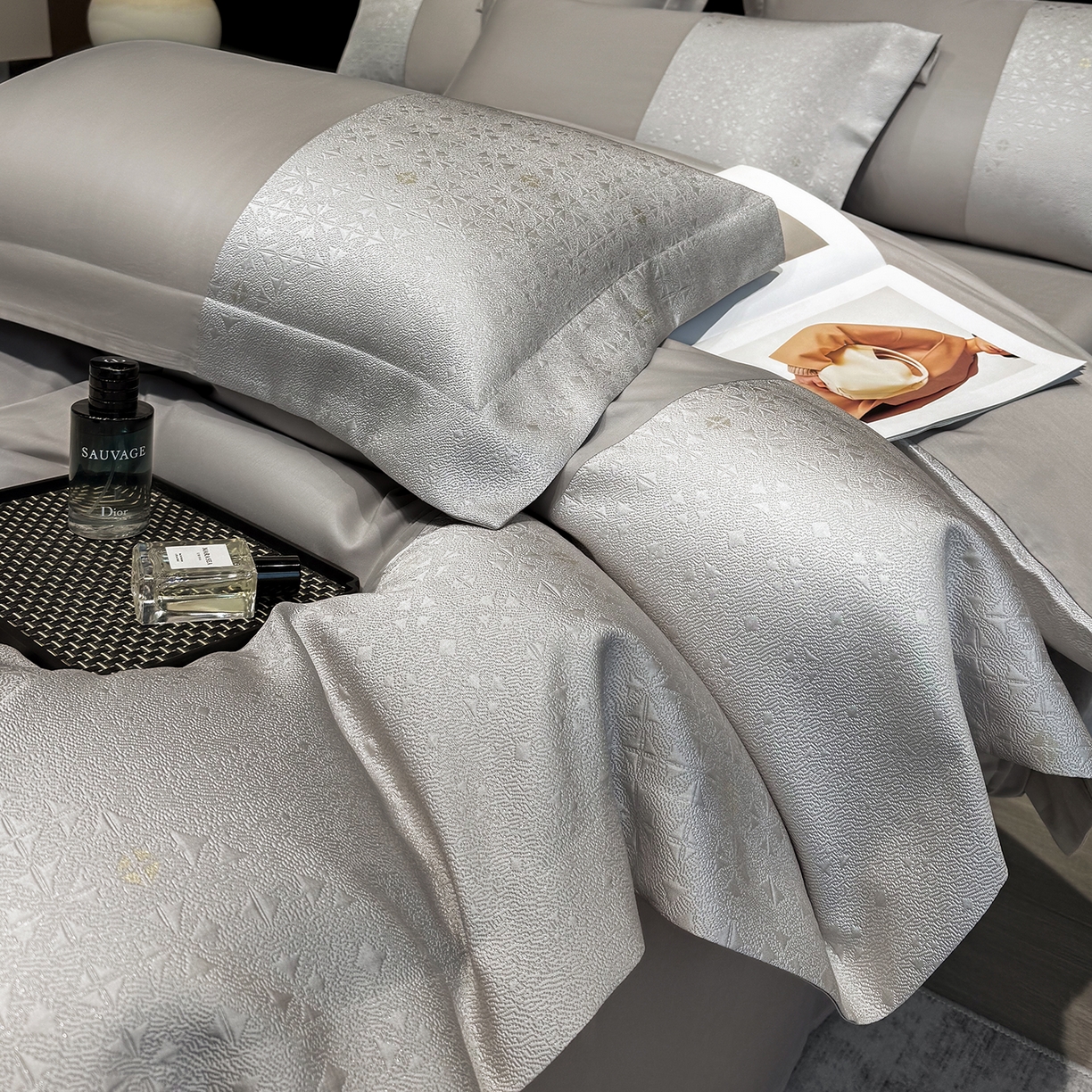 91家纺网 家纺一手货源 找家纺 奥汀洛家纺 2026新款纯棉长绒棉大拼角厚织提花四件套 伊森-绅士灰