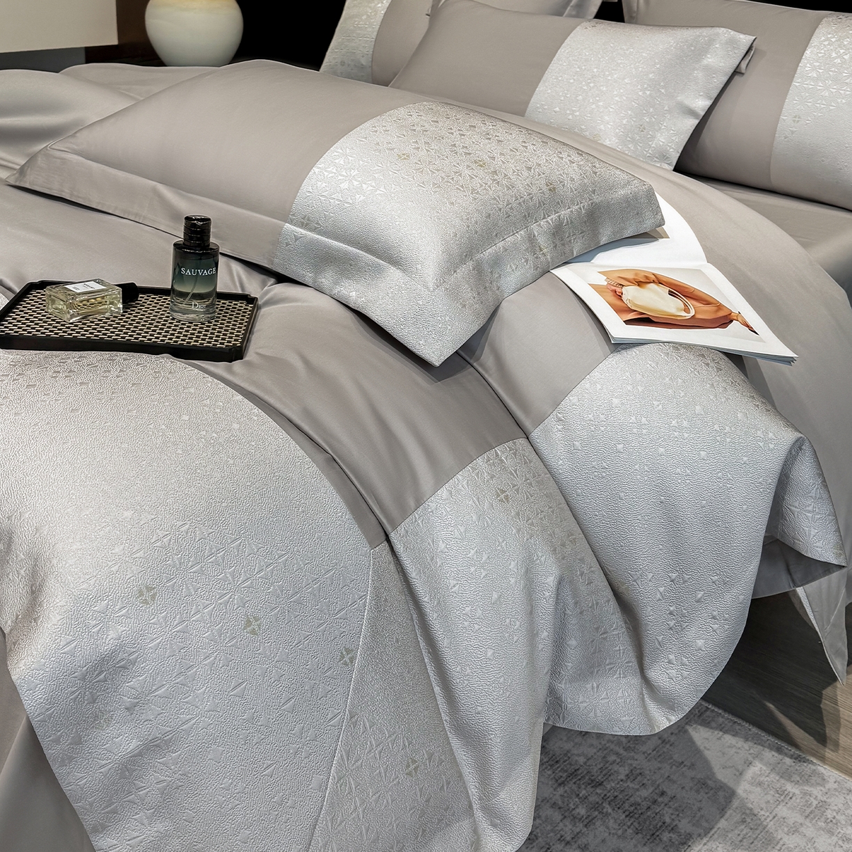 91家纺网 家纺一手货源 找家纺 奥汀洛家纺 2026新款纯棉长绒棉大拼角厚织提花四件套 伊森-绅士灰