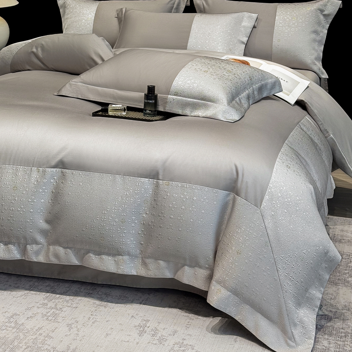 91家纺网 家纺一手货源 找家纺 奥汀洛家纺 2026新款纯棉长绒棉大拼角厚织提花四件套 伊森-绅士灰