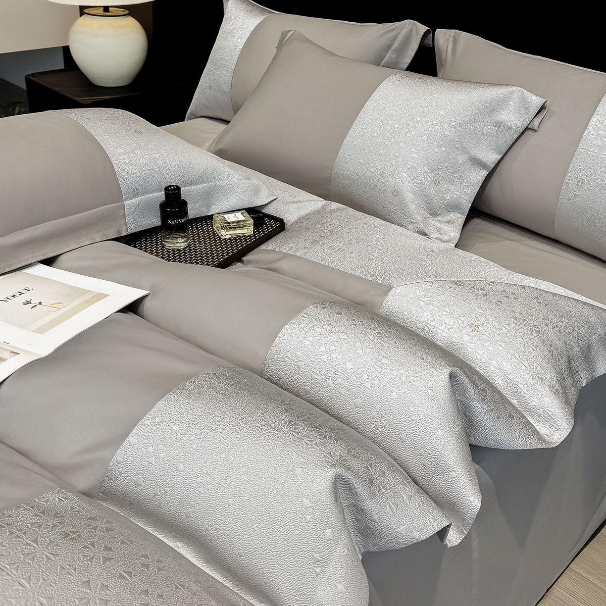 91家纺网 家纺一手货源 找家纺 奥汀洛家纺 2026新款纯棉长绒棉大拼角厚织提花四件套 伊森-绅士灰