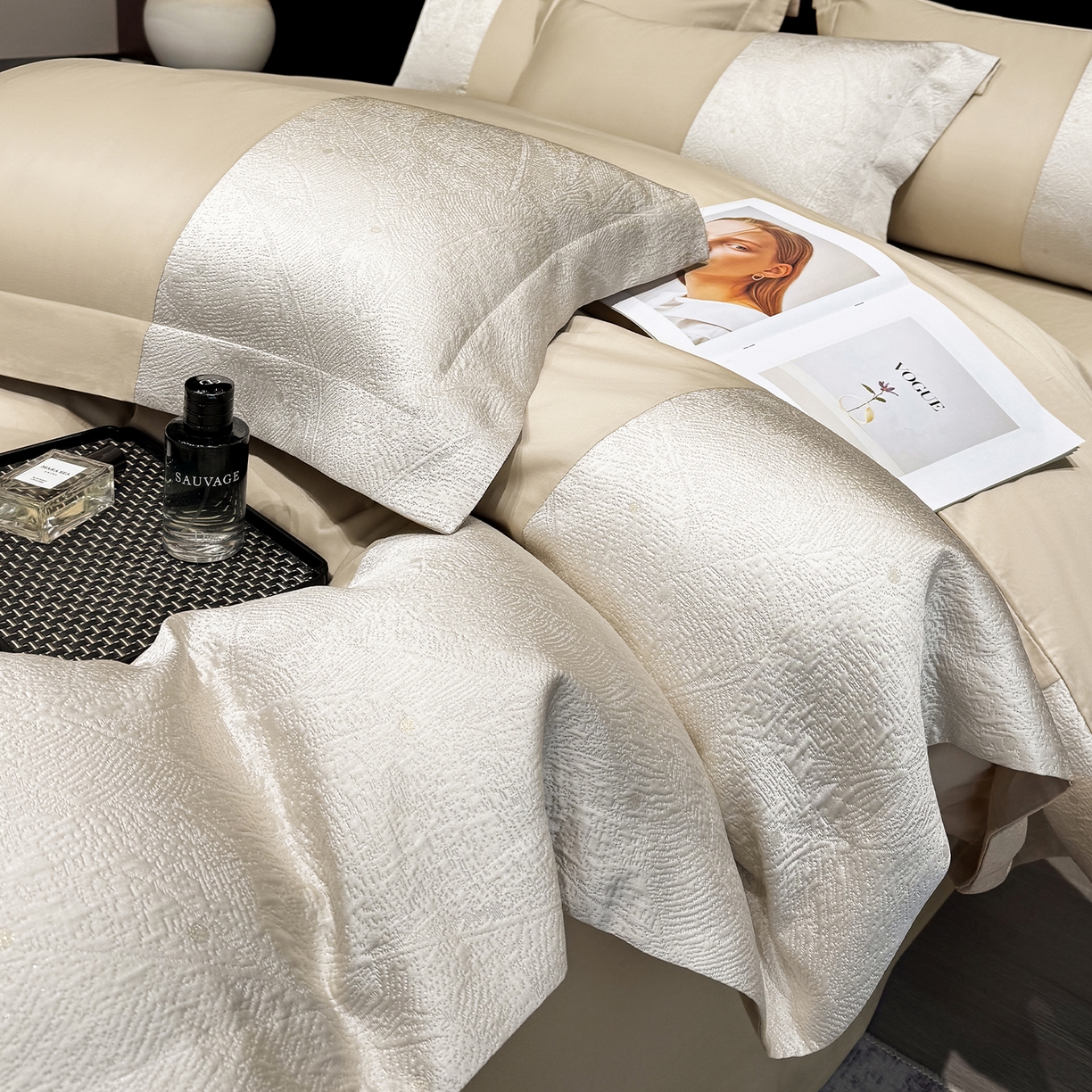 91家纺网 家纺一手货源 找家纺 奥汀洛家纺 2026新款纯棉长绒棉大拼角厚织提花四件套 伊森-香槟金