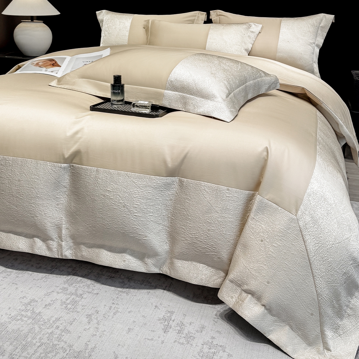 91家纺网 家纺一手货源 找家纺 奥汀洛家纺 2026新款纯棉长绒棉大拼角厚织提花四件套 伊森-香槟金