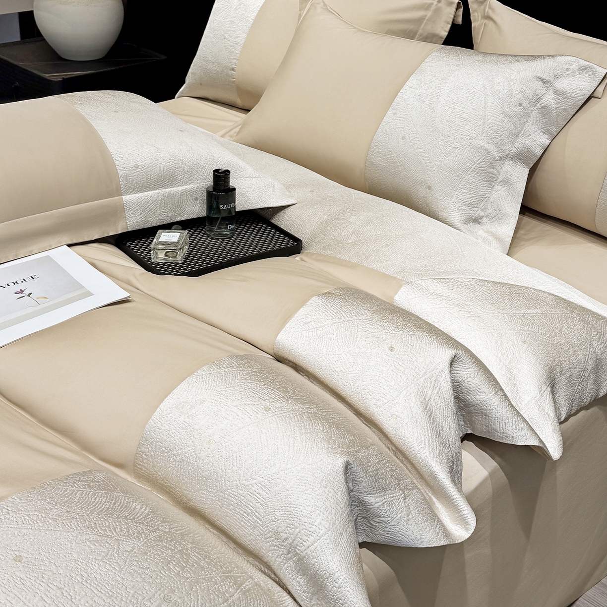 91家纺网 家纺一手货源 找家纺 奥汀洛家纺 2026新款纯棉长绒棉大拼角厚织提花四件套 伊森-香槟金