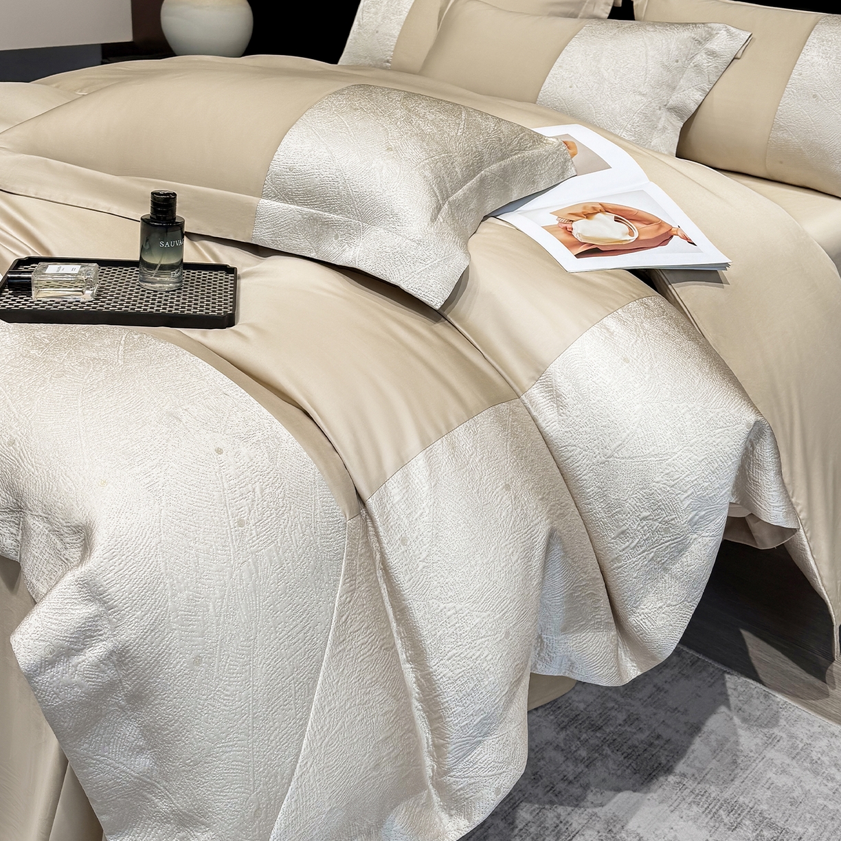 91家纺网 家纺一手货源 找家纺 奥汀洛家纺 2026新款纯棉长绒棉大拼角厚织提花四件套 伊森-香槟金